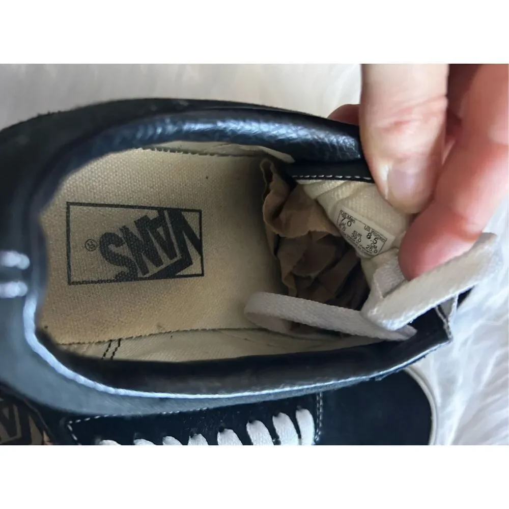 Vans Women's or men’s  Black and White Trainers unisex men’s 7 women’s 8.5 - Picture 6 of 7